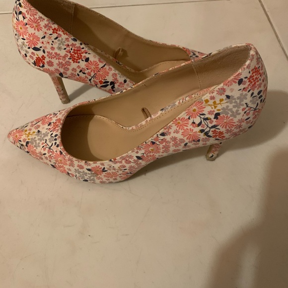 Heels - Picture 3 of 3